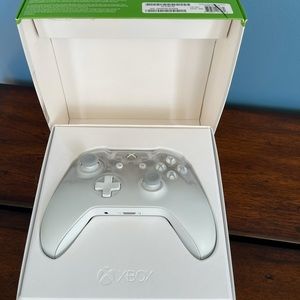 XBox One and Xbox series x/s compatible wireless controller